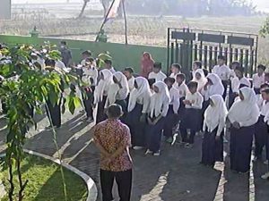 Sosialisais visi SMP Ma'arif Imogiri pada apel Jumat bersih, Jumat (11/8).